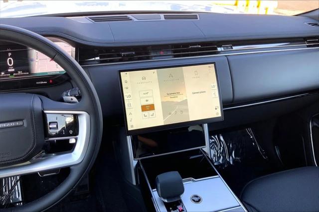 2026 Land Rover Range Rover P550e SE