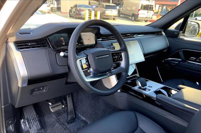 2026 Land Rover Range Rover P550e SE