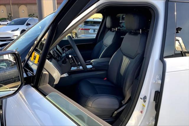 2026 Land Rover Range Rover P550e SE