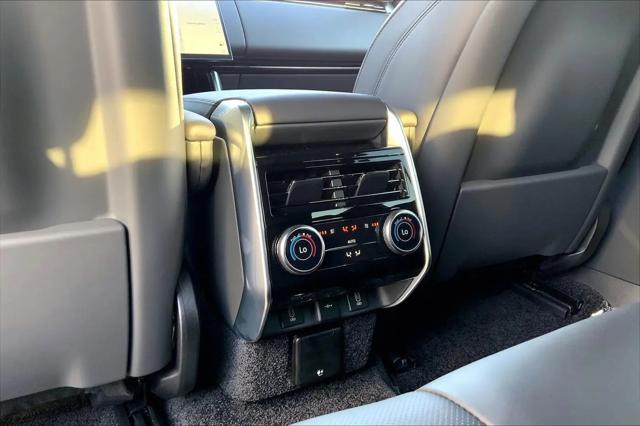 2026 Land Rover Range Rover P550e SE