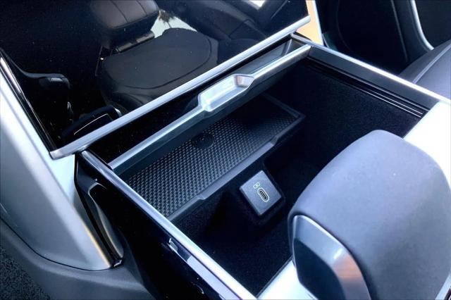 2026 Land Rover Range Rover P550e SE
