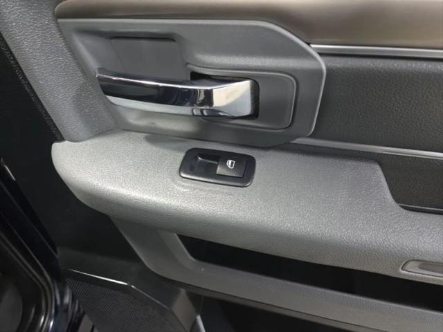 2017 Ram 1500 SLT Crew Cab 4x4 5'7" Box