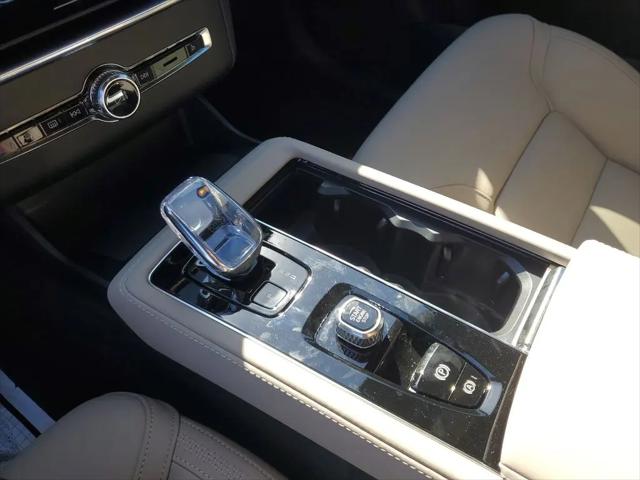 2026 Volvo XC90 Plus, B6 AWD Gas (mild hybrid), Gasoline, Bright, 6 Seats