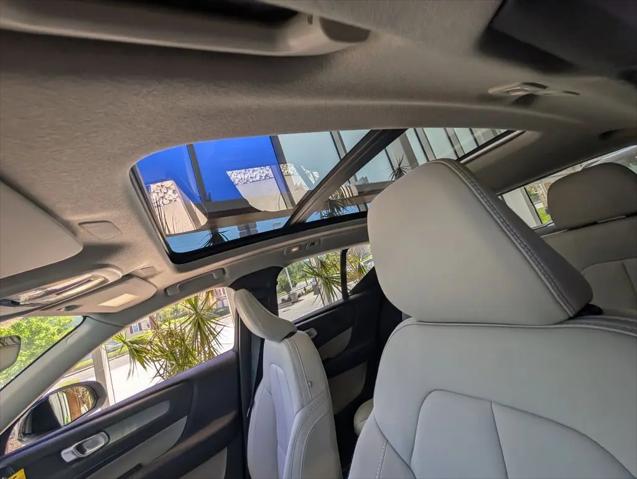 2026 Volvo XC40 Plus, B5 AWD Gas (mild hybrid), Dark