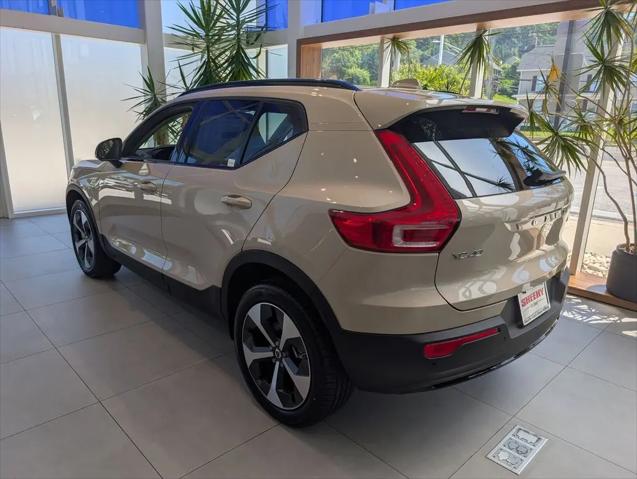 2026 Volvo XC40 Plus, B5 AWD Gas (mild hybrid), Dark