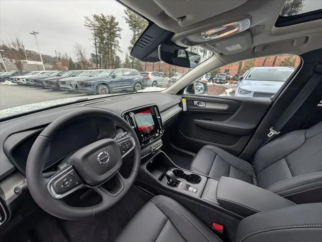 2026 Volvo XC40 Core, B5 AWD Gas (mild hybrid), Dark