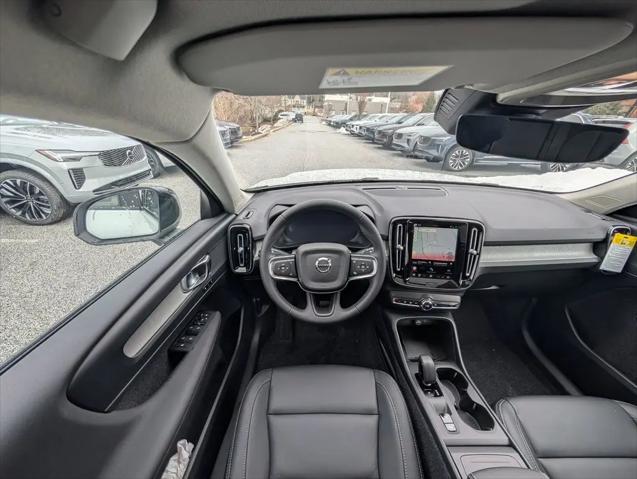 2026 Volvo XC40 Core, B5 AWD Gas (mild hybrid), Dark