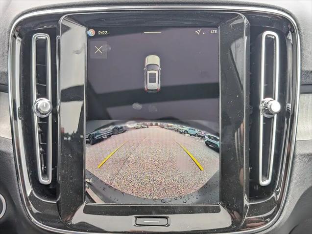 2026 Volvo XC40 Core, B5 AWD Gas (mild hybrid), Dark