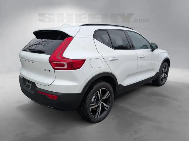 2026 Volvo XC40 Core, B5 AWD Gas (mild hybrid), Dark