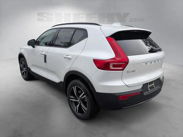 2026 Volvo XC40 Core, B5 AWD Gas (mild hybrid), Dark