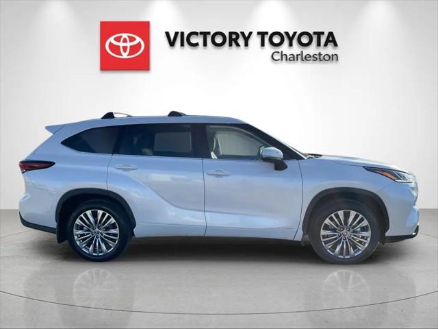 2026 Toyota Highlander Hybrid Platinum