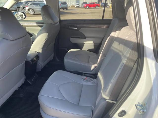 2026 Toyota Highlander Hybrid Platinum