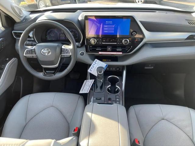 2026 Toyota Highlander Hybrid Platinum
