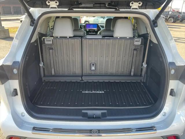 2026 Toyota Highlander Hybrid Platinum