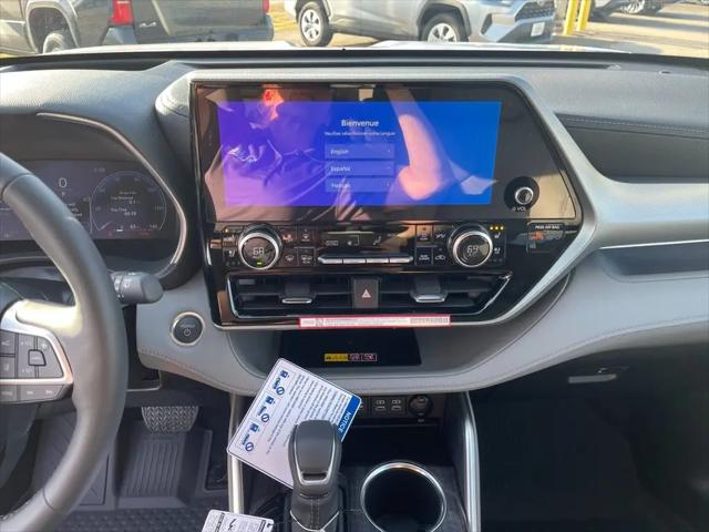2026 Toyota Highlander Hybrid Platinum