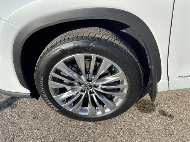 2026 Toyota Highlander Hybrid Platinum