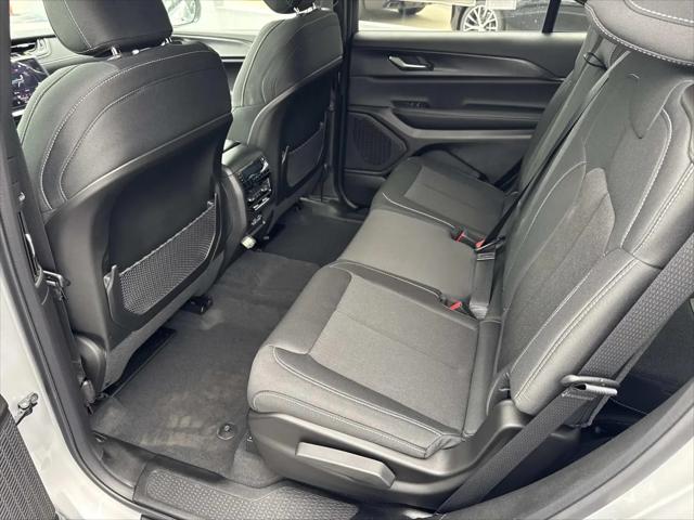2026 Jeep Grand Cherokee L Altitude 4x2