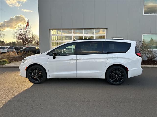 2026 Chrysler Pacifica Select AWD