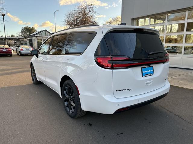 2026 Chrysler Pacifica Select AWD