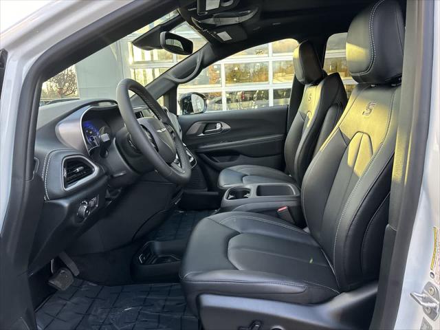 2026 Chrysler Pacifica Select AWD