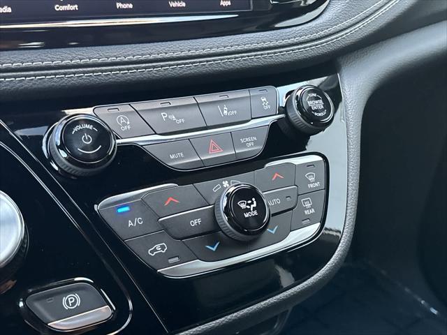 2026 Chrysler Pacifica Select AWD