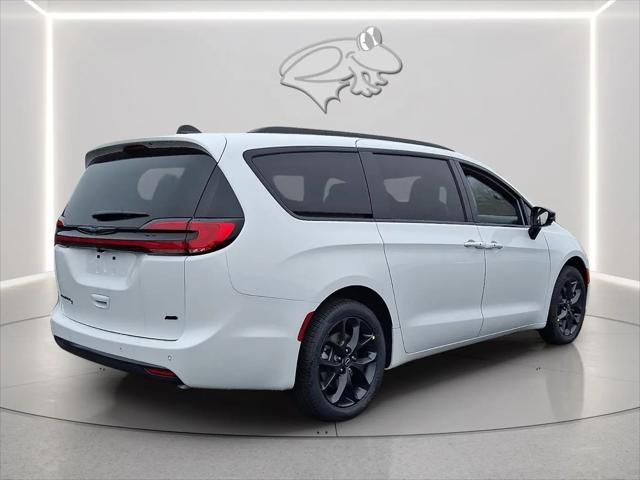 2026 Chrysler Pacifica Select AWD