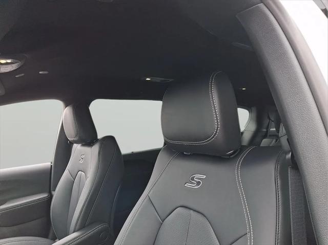 2026 Chrysler Pacifica Select AWD