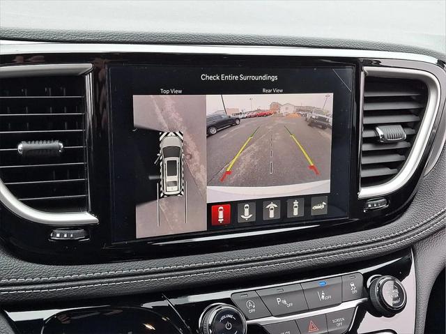 2026 Chrysler Pacifica Select AWD