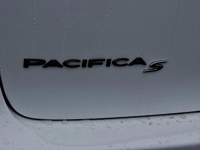 2026 Chrysler Pacifica Select AWD