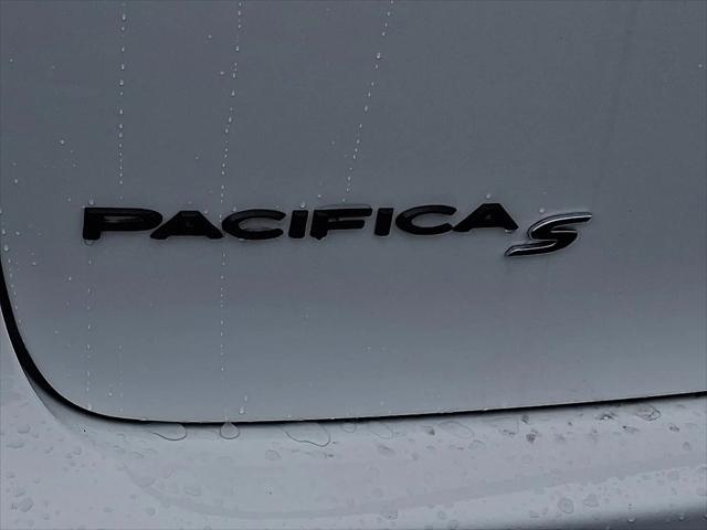 2026 Chrysler Pacifica Select AWD