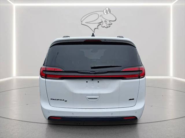 2026 Chrysler Pacifica Select AWD