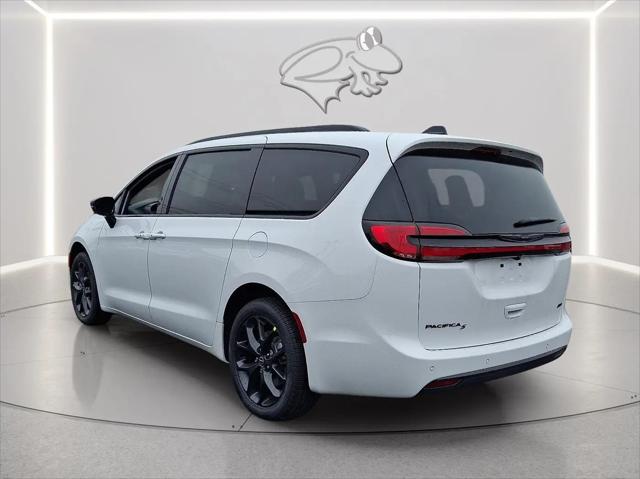 2026 Chrysler Pacifica Select AWD
