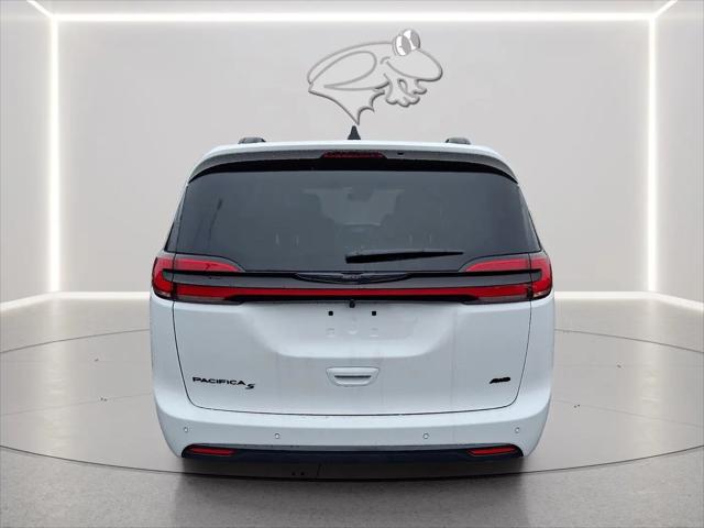 2026 Chrysler Pacifica Select AWD