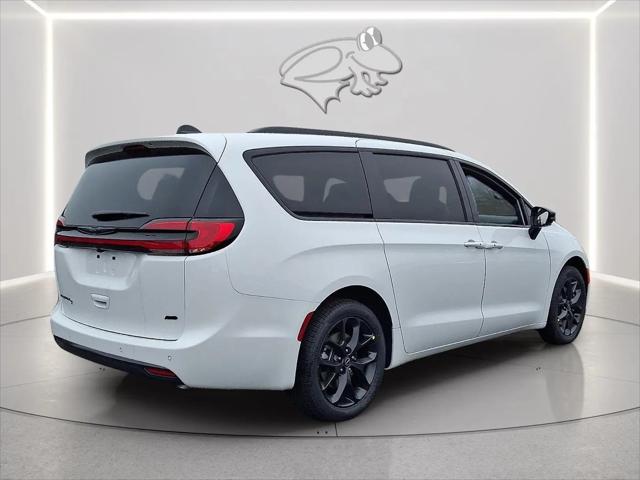 2026 Chrysler Pacifica Select AWD