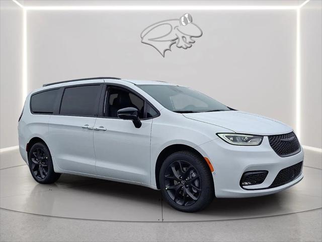 2026 Chrysler Pacifica Select AWD