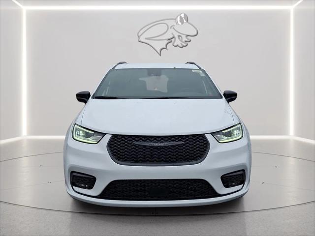2026 Chrysler Pacifica Select AWD