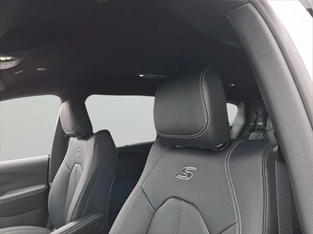2026 Chrysler Pacifica Select AWD