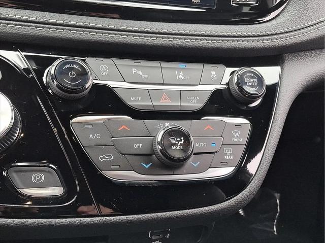 2026 Chrysler Pacifica Select AWD