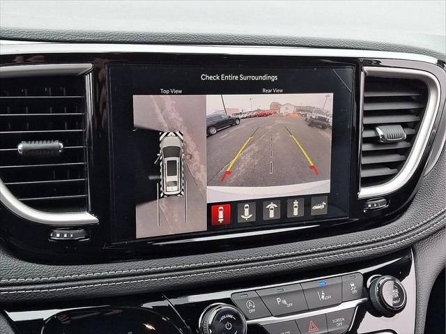 2026 Chrysler Pacifica Select AWD