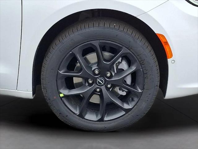 2026 Chrysler Pacifica Select AWD
