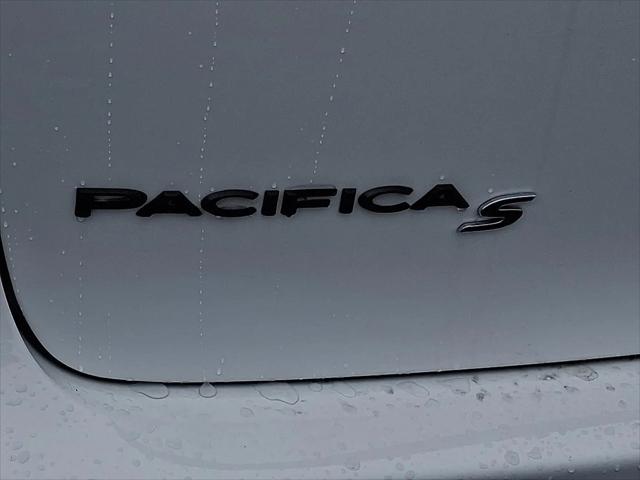 2026 Chrysler Pacifica Select AWD