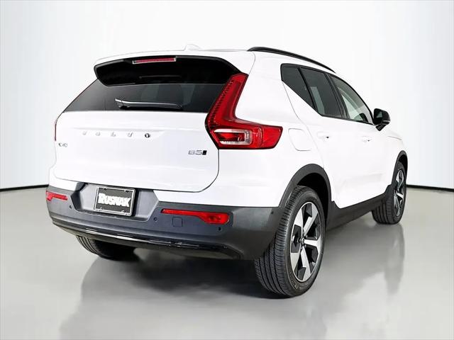 2026 Volvo XC40 Plus, B5 AWD Gas (mild hybrid), Dark