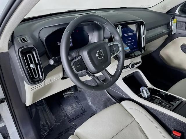 2026 Volvo XC40 Plus, B5 AWD Gas (mild hybrid), Dark