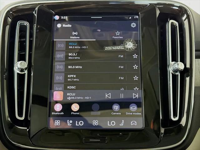 2026 Volvo XC40 Plus, B5 AWD Gas (mild hybrid), Dark