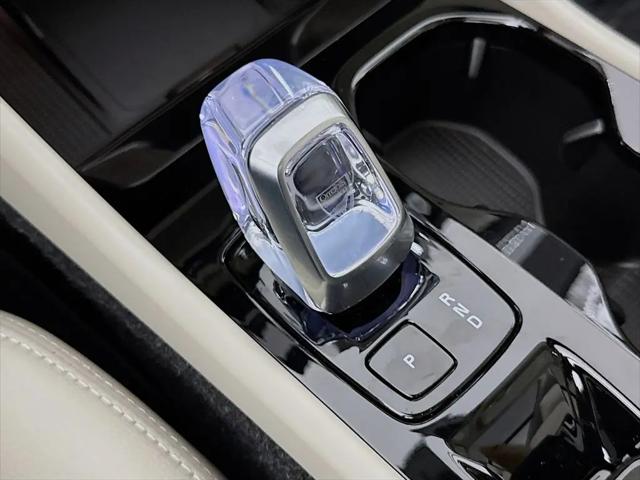 2026 Volvo XC40 Plus, B5 AWD Gas (mild hybrid), Dark