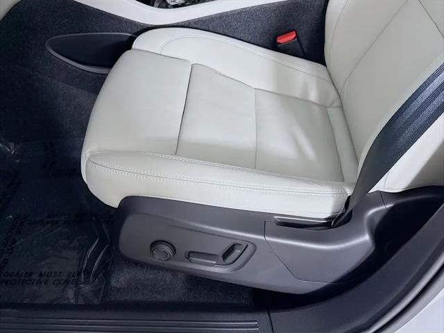 2026 Volvo XC40 Plus, B5 AWD Gas (mild hybrid), Dark