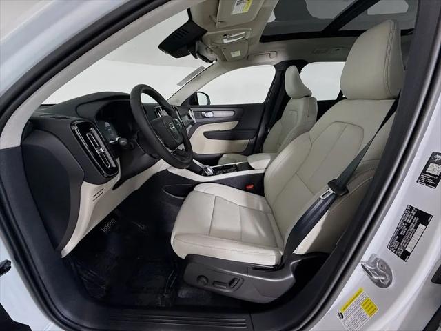 2026 Volvo XC40 Plus, B5 AWD Gas (mild hybrid), Dark