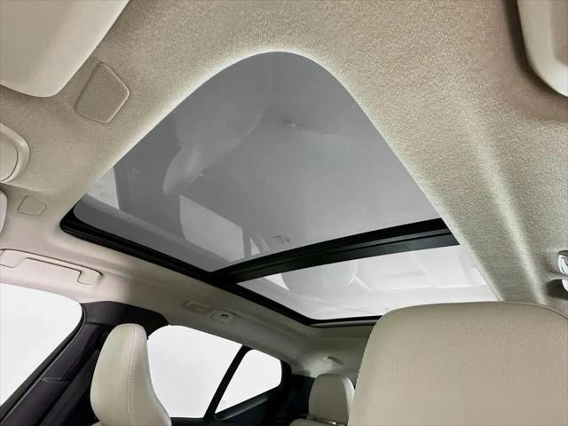 2026 Volvo XC40 Plus, B5 AWD Gas (mild hybrid), Dark