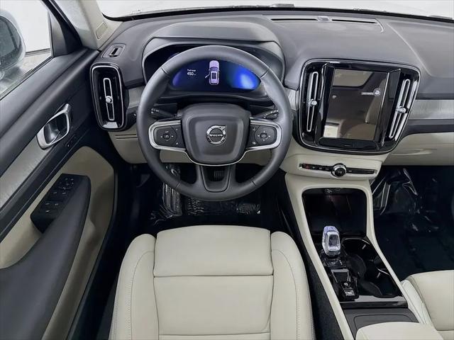 2026 Volvo XC40 Plus, B5 AWD Gas (mild hybrid), Dark