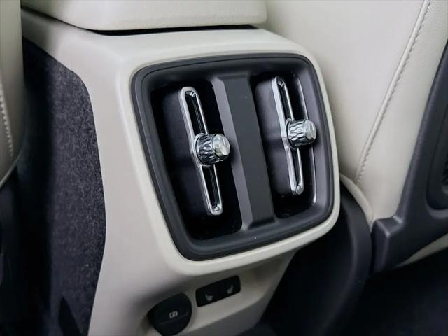 2026 Volvo XC40 Plus, B5 AWD Gas (mild hybrid), Dark